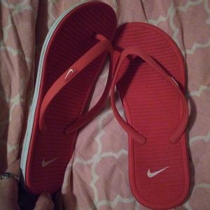 Women's Nike flip-flops